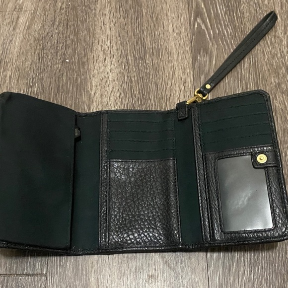 Fossil wristlet - Picture 3 of 3